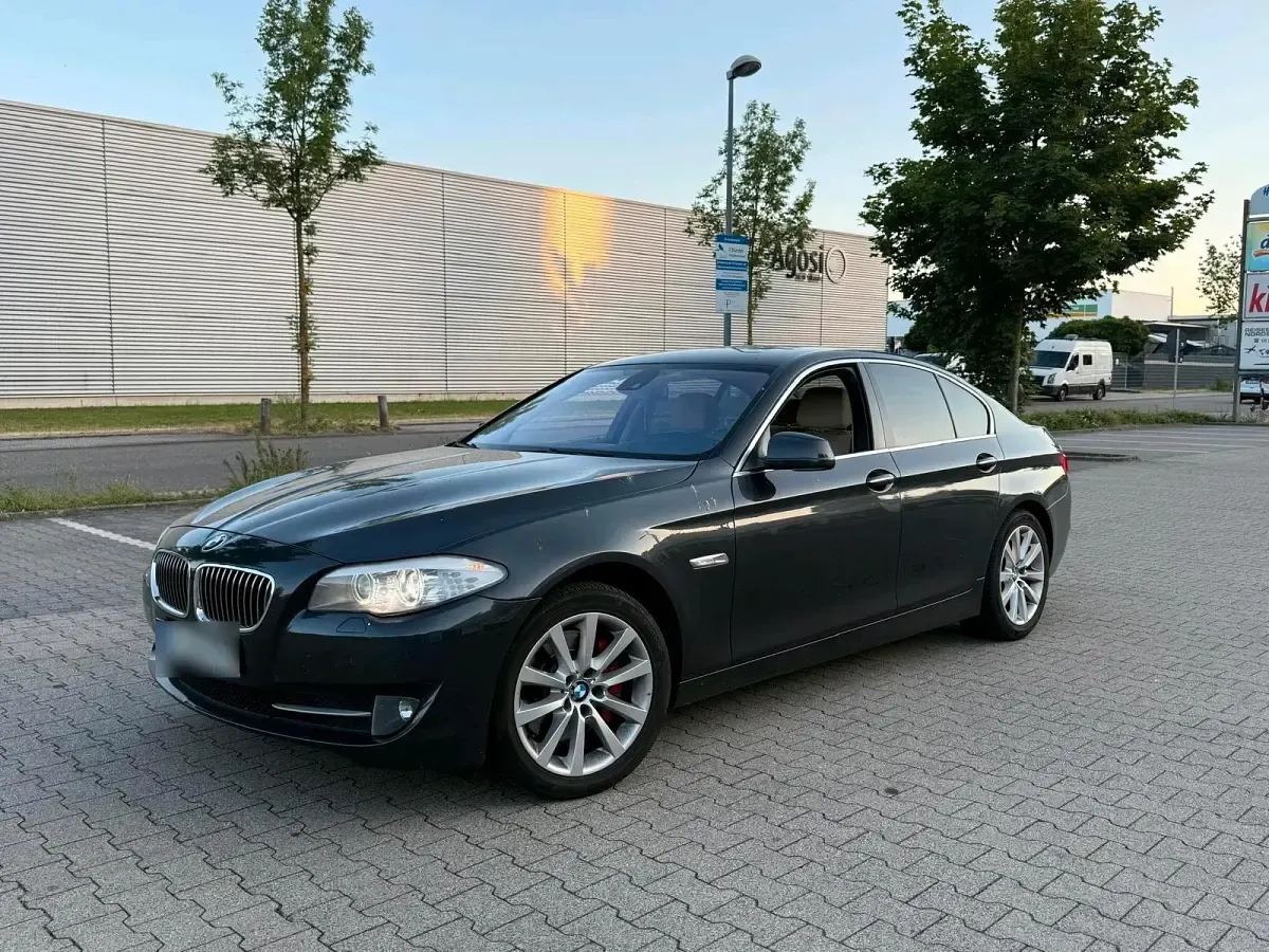 Gebraucht BMW 525 204 PS (150 kW) 2011 Grau Limousine