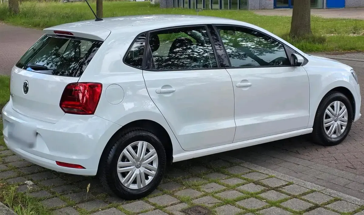 Gebraucht VW Polo 60 PS (44 kW) 2015 Weiß Limousine