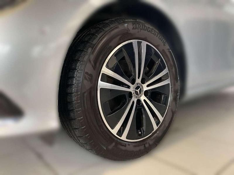 Gebraucht Mercedes E220 Avantgarde 200 PS (147 kW) 2022 Silber Limousine