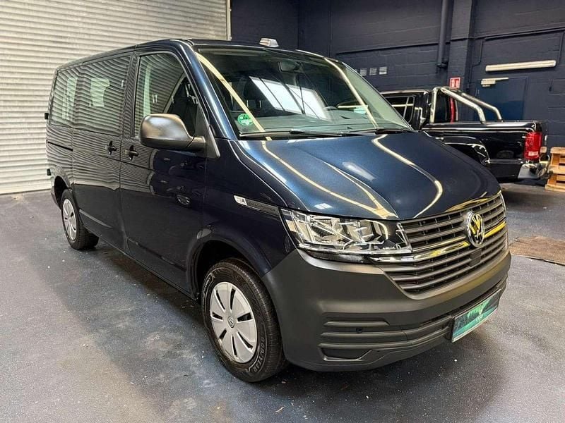 Gebraucht VW T6.1 150 PS (110 kW) 2021 Starlight blue Van