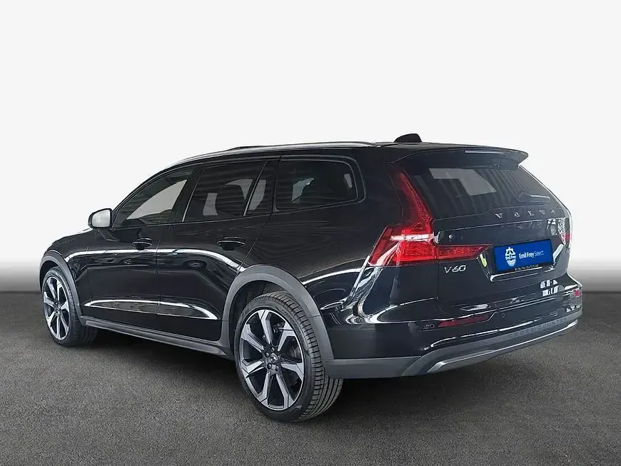 Gebraucht Volvo V60 CC Plus 197 PS (144 kW) 2024 Onyx schwarzmetallic Kombi