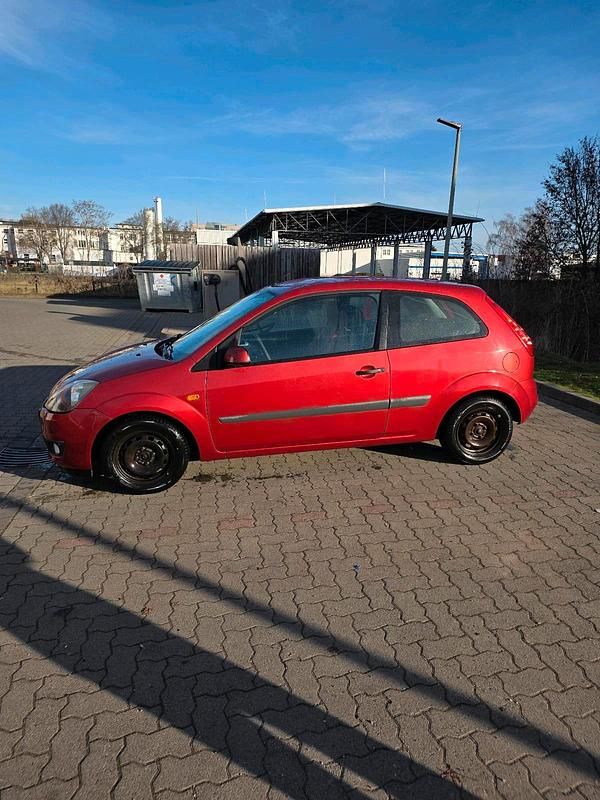 Gebraucht Ford Fiesta 80 PS (58 kW) 2006 Rot Kleinwagen