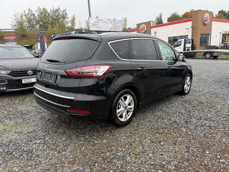 Gebraucht Ford S-MAX Titanium 150 PS (110 kW) 2020 Schwarz Van / Kleinbus