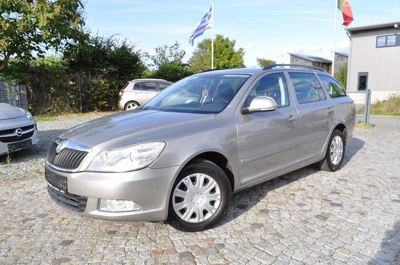 Beige Gebraucht 2009 Skoda Octavia Ambiente Kombi | 6.780 € (Fairer Preis) - Bild 1/4