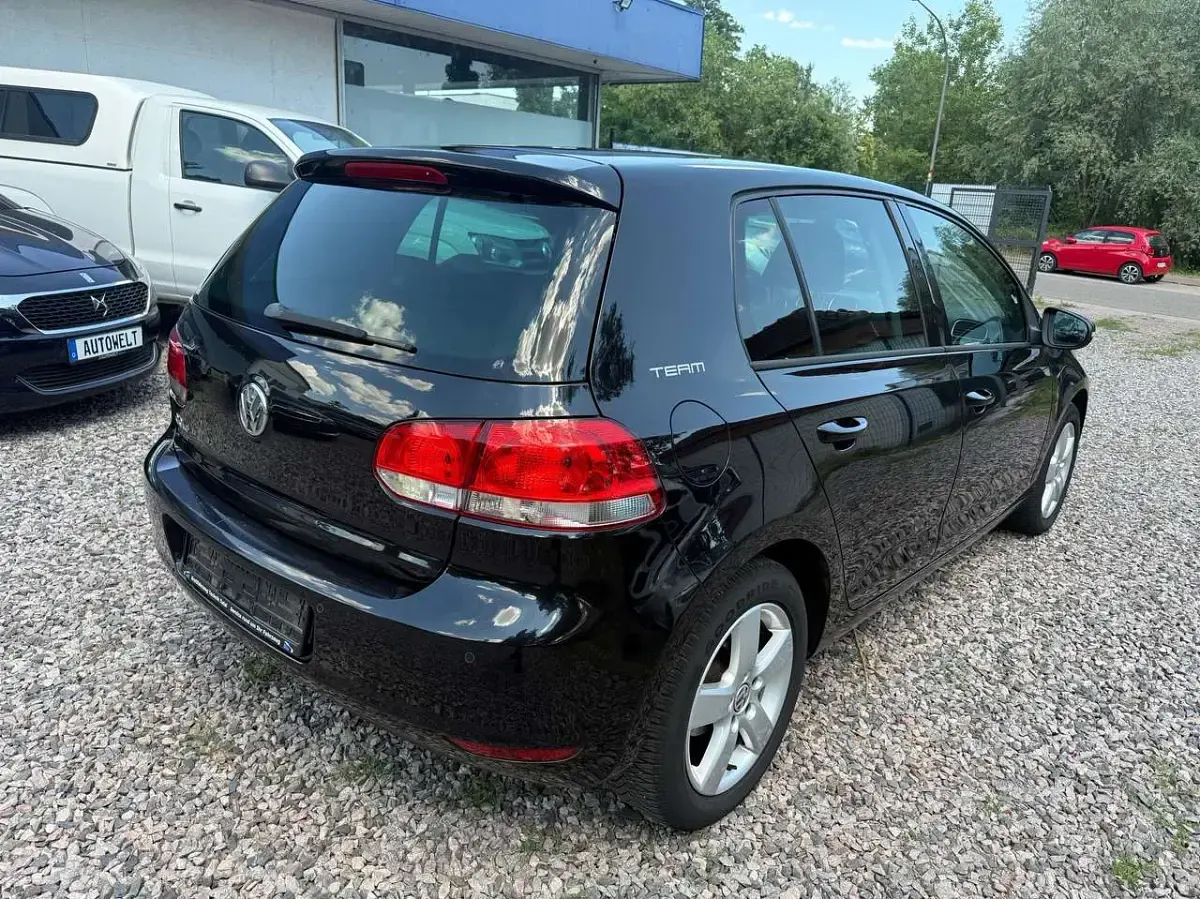 Gebraucht VW Golf VI Team 86 PS (63 kW) 2011 Deep black perleffekt Kleinwagen