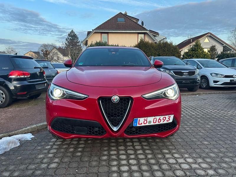 Rot Gebraucht 2019 Alfa Romeo Stelvio Super SUV | 19.900 € (Fairer Preis) - Bild 1/4