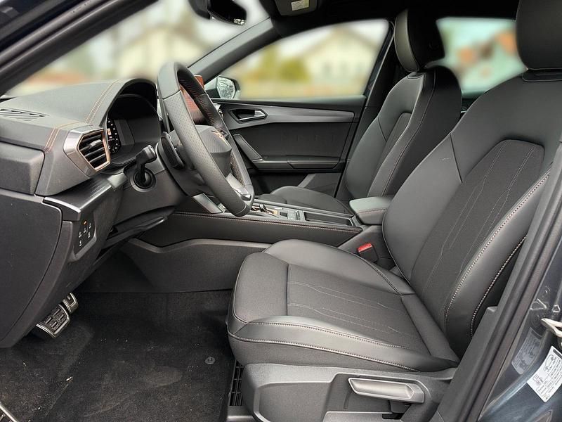 Neu Cupra Leon 150 PS (110 kW) 2025 Grau Limousine