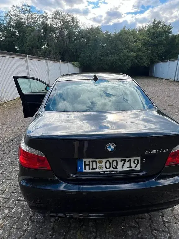 Gebraucht BMW 525 197 PS (144 kW) 2008 Schwarz Limousine