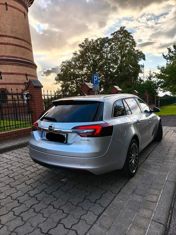 Gebraucht Opel Insignia 136 PS (100 kW) 2016 Gold Kombi