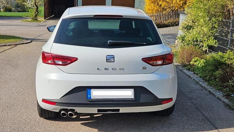 Second-hand Seat Leon FR 140 CP (102 kW) 2013 Alb Berlinǎ