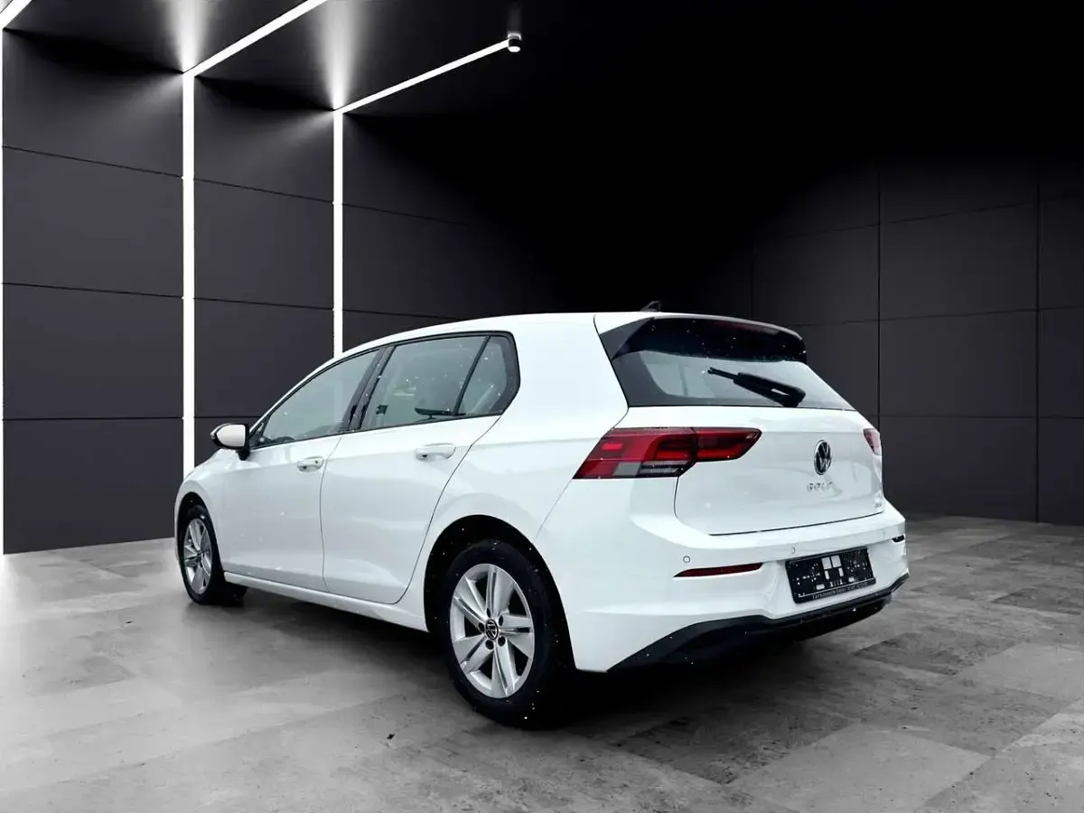 Gebraucht VW Golf VIII Life 110 PS (80 kW) 2021 Pure white Limousine