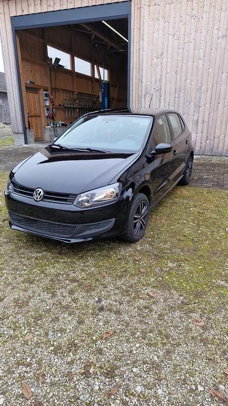 Schwarz Gebraucht 2012 VW Polo Trendline Kleinwagen | 5.199 € (Fairer Preis) - Bild 1/4