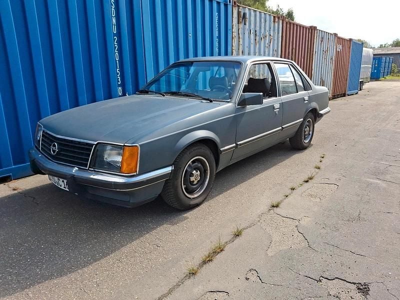 Grau Gebraucht 1980 Opel Commodore Limousine | 4.000 € - Bild 1/4