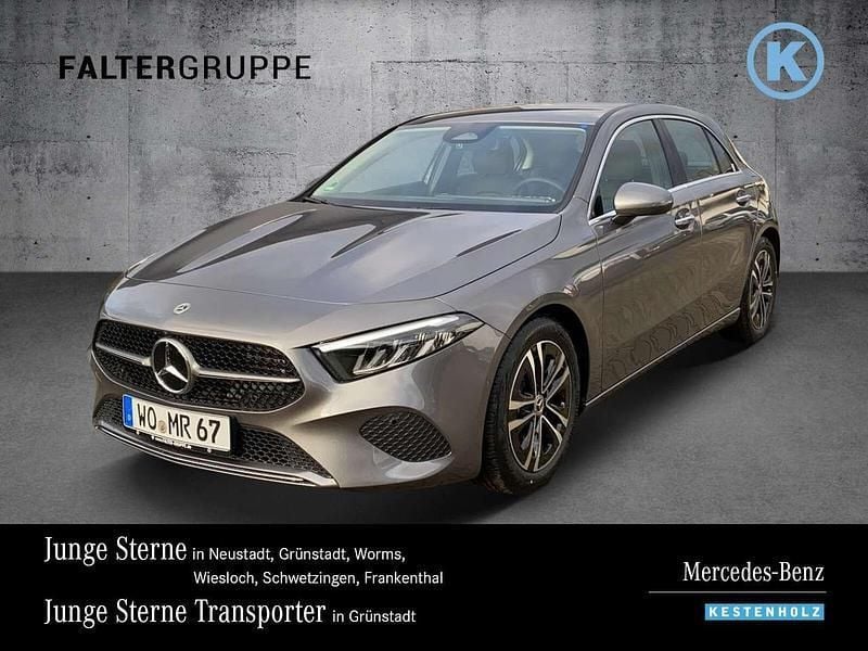 Grau Gebraucht 2024 Mercedes A180 Progressive Limousine | 27.990 € (Guter Preis) - Bild 1/4