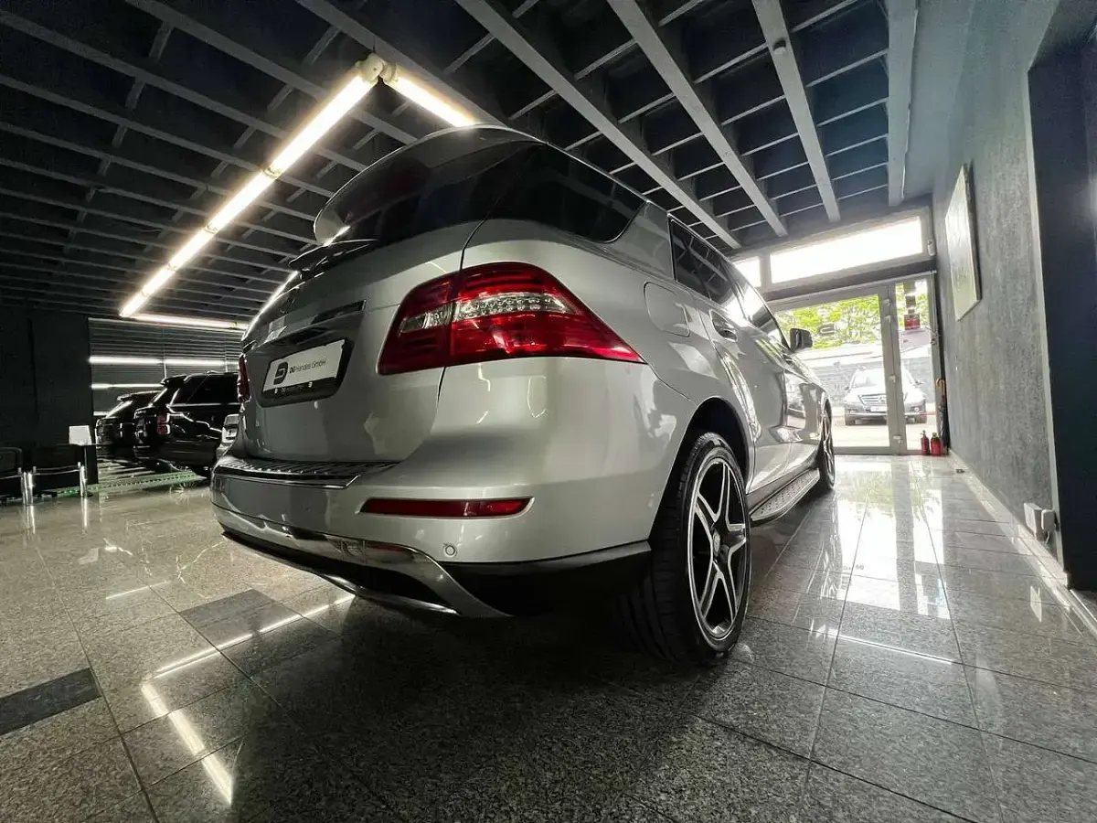 Gebraucht Mercedes ML350 AMG line 258 PS (189 kW) 2012 Iridiumsilber  metalliclack SUV