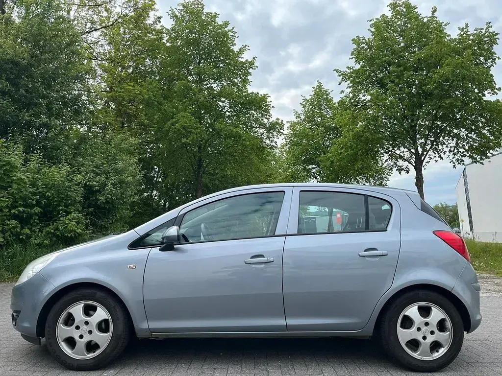Gebraucht Opel Corsa Edition 90 PS (66 kW) 2009 Silber Kleinwagen