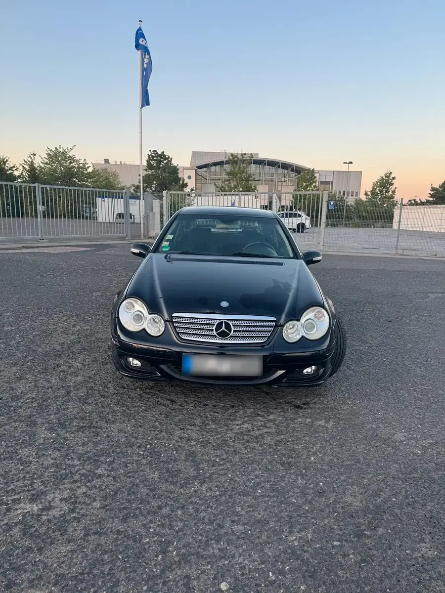 Gebraucht Mercedes C180 143 PS (105 kW) 2005 Blau Coupé