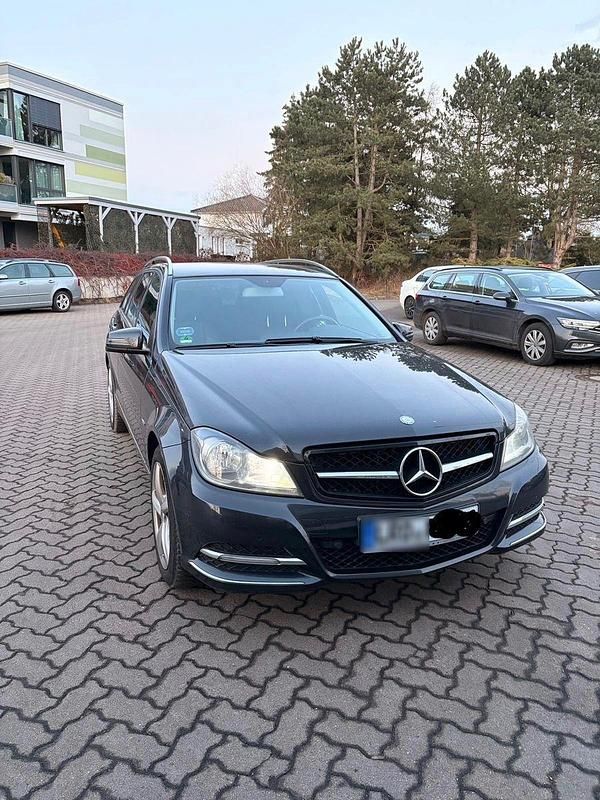 Gebraucht Mercedes C180 156 PS (114 kW) 2011 Schwarz Kombi