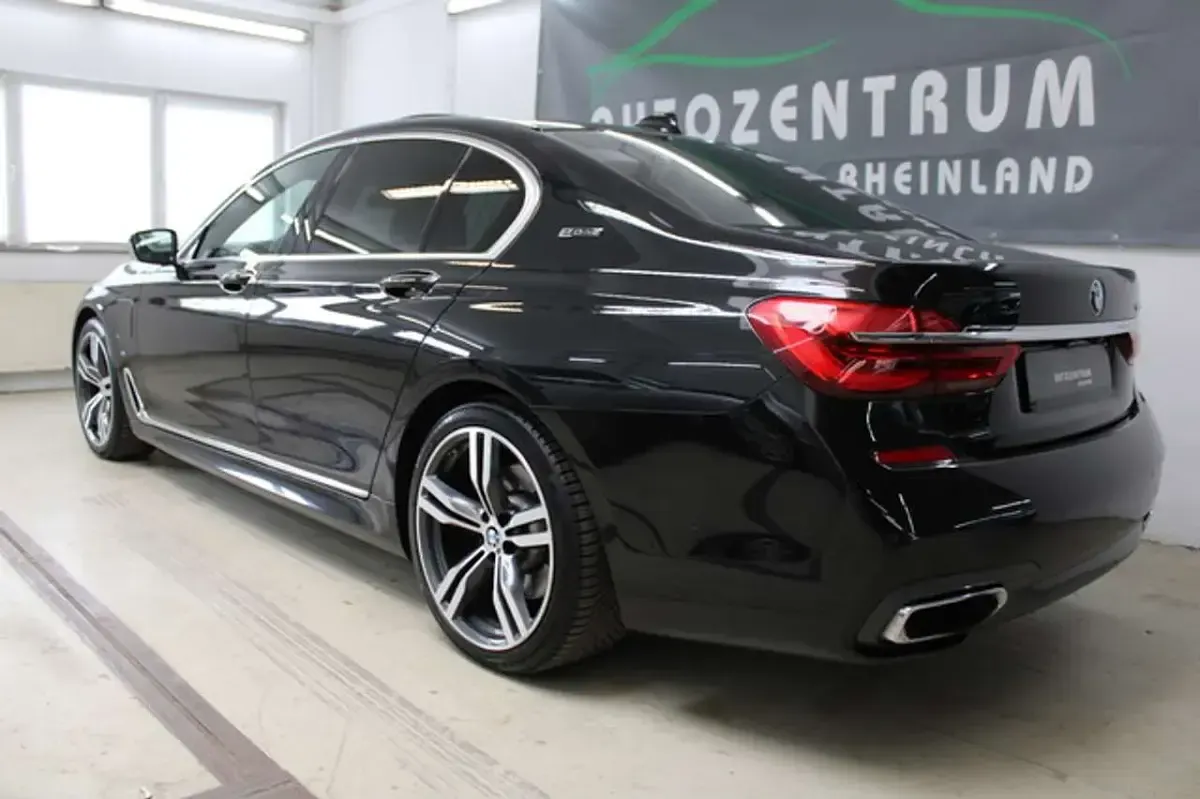Gebraucht BMW 740 M Sport 258 PS (189 kW) 2018 Black sapphire Limousine