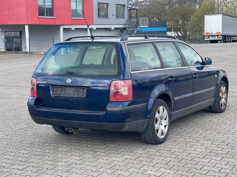 Gebraucht VW Passat 131 PS (96 kW) 2002 Blau Kombi