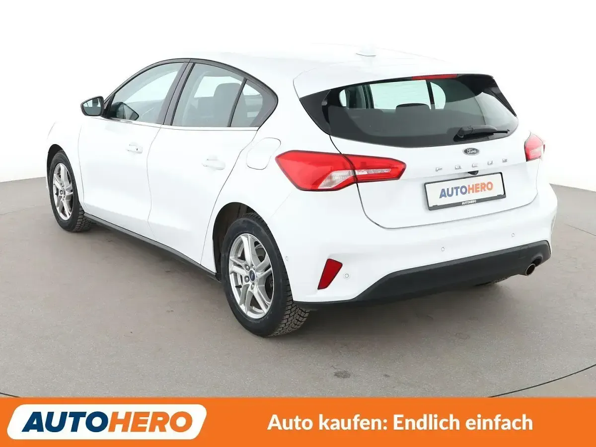 Gebraucht Ford Focus Cool & Connect 125 PS (91 kW) 2019 Frozen white Limousine