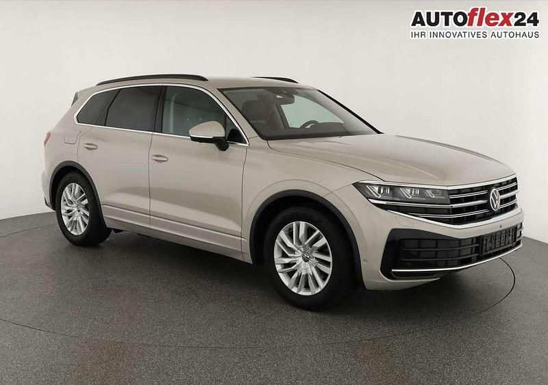 Sechura beige metallic Neu 2025 VW Touareg Elegance SUV | 67.245 € - Bild 1/4