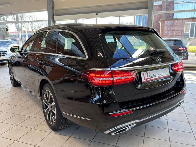 Gebraucht Mercedes E220 194 PS (142 kW) 2021 Schwarz Limousine