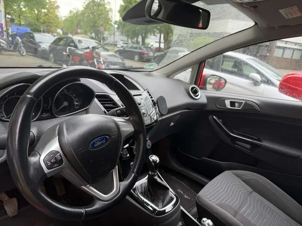 Gebraucht Ford Fiesta Trend 80 PS (58 kW) 2013 Limousine