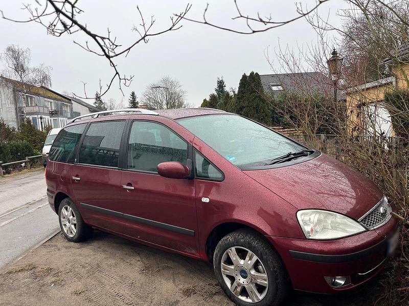 Second-hand Ford Galaxy 116 CP (85 kW) 2005 Roșu Monovolum