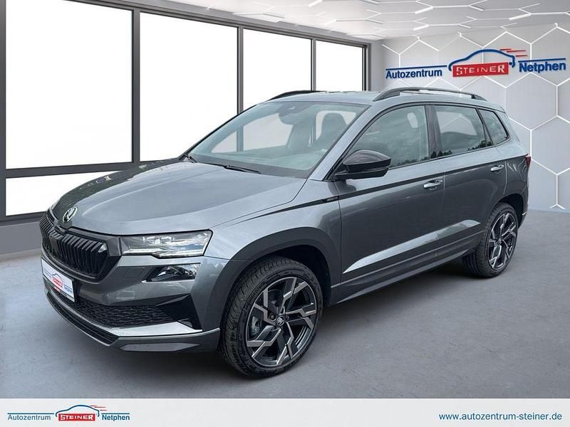 Graphite grau Neu 2025 Skoda Karoq SportLine SUV | 37.850 € (Fairer Preis) - Bild 1/4