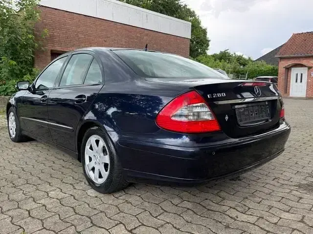 Gebraucht Mercedes E280 190 PS (139 kW) 2006 Blau Limousine