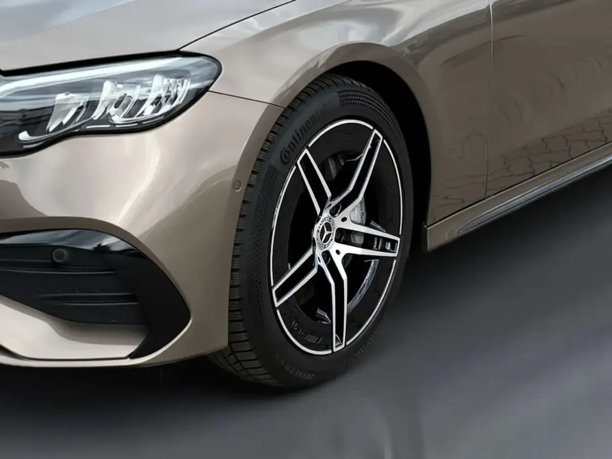 Second-hand Mercedes E300 AMG 197 CP (144 kW) 2025 Maro Break