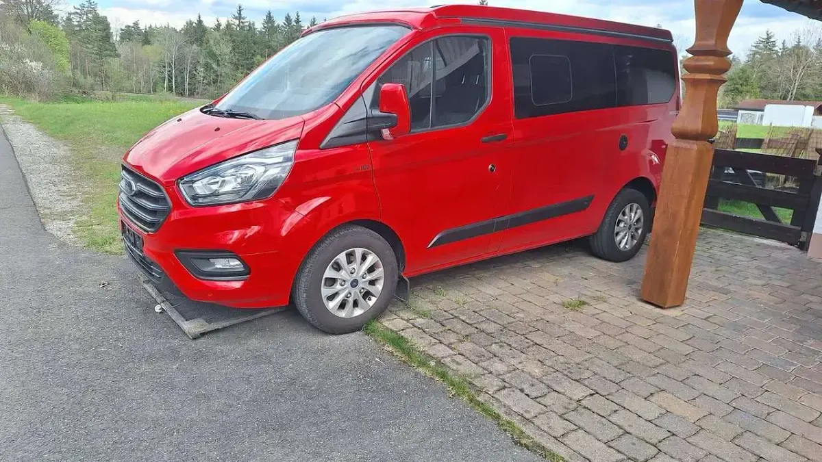Gebraucht Ford Transit Nugget 129 PS (94 kW) 2021 Rot Kleinwagen