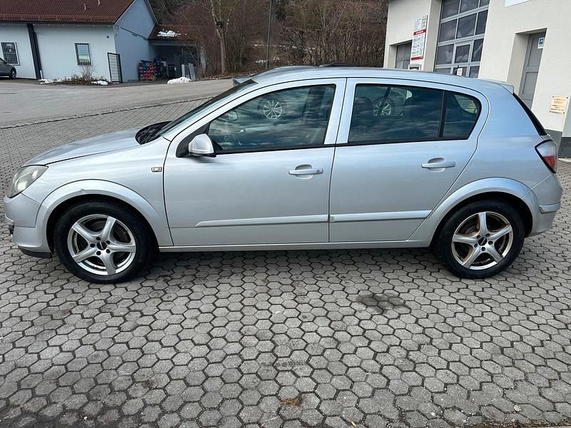 Gebraucht Opel Astra 150 PS (110 kW) 2005 Grau Limousine
