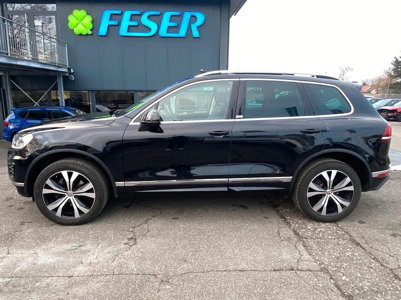 Gebraucht VW Touareg Executive 262 PS (192 kW) 2017 Deep black perleffekt SUV