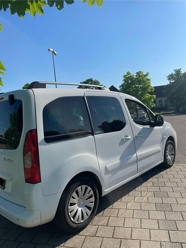 Weiß Gebraucht 2011 Citroën Berlingo Van / Kleinbus | 3.450 € (Fairer Preis) - Bild 1/4