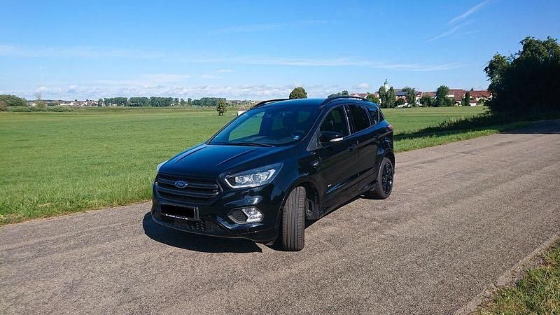 Schwarz Gebraucht 2018 Ford Kuga ST-Line SUV | 19.900 € (Fairer Preis) - Bild 1/4