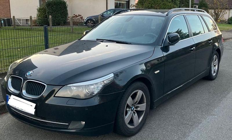 Schwarz Gebraucht 2010 BMW 520 Kombi | 5.450 € (Superpreis) - Bild 1/4