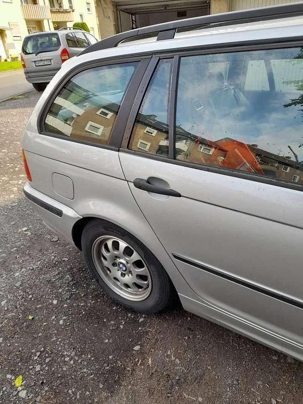 Silber Gebraucht 2004 BMW 316 Exclusive Kombi | 1.800 € (Guter Preis) - Bild 1/4