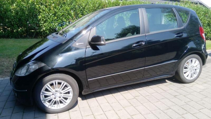 Schwarz Gebraucht 2011 Mercedes A180 Elegance Limousine | 4.990 € (Fairer Preis) - Bild 1/4