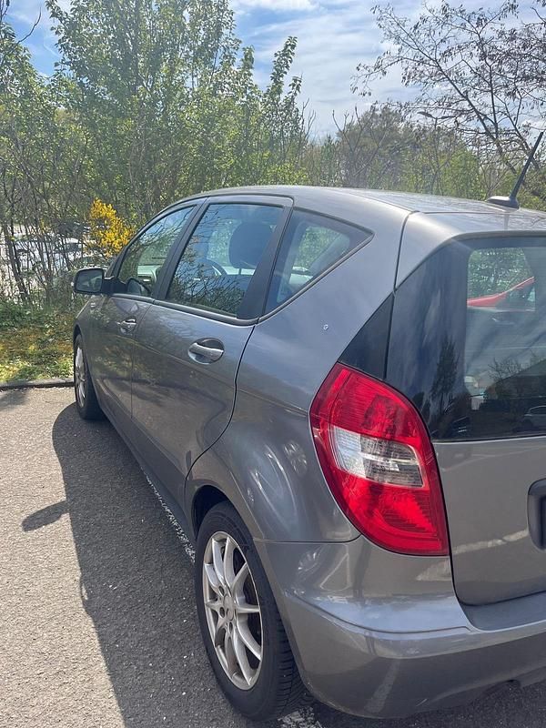 Brugt Mercedes A180 109 HK (80 kW) 2011 Sølv Hatchback