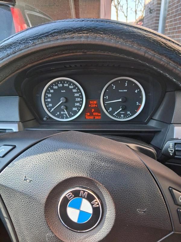 Gebraucht BMW 525 177 PS (130 kW) 2005 Silber Limousine