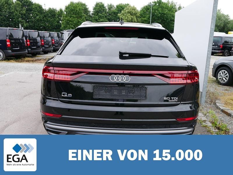 Metallic Gebraucht 2022 Audi Q8 S-Line SUV | 63.280 € (Etwas zu teuer) - Bild 1/4