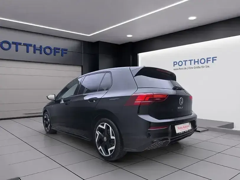 Gebraucht VW Golf VIII R-line 150 PS (110 kW) 2025 Schwarz Limousine