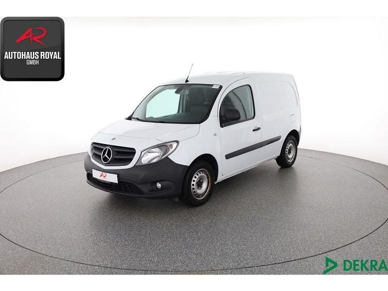 Weiss Gebraucht 2020 Mercedes Citan 111 Van | 13.880 € (Guter Preis) - Bild 1/4