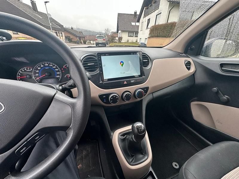 Gebraucht Hyundai i10 67 PS (49 kW) 2016 Grau Kleinwagen