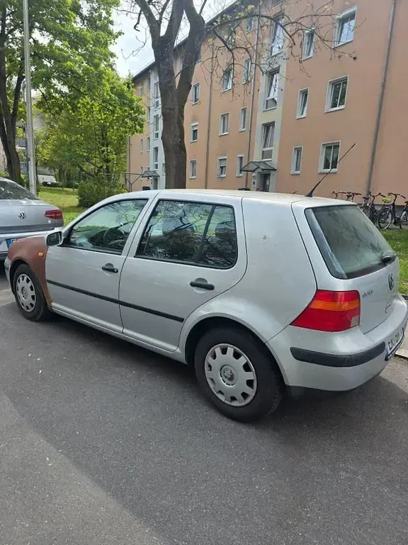 Brugt VW Golf III Basis 101 HK (74 kW) 1999 Sølv Sedan