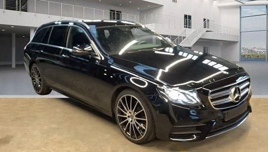 Schwarz Gebraucht 2019 Mercedes E400 AMG line Limousine | 32.490 € (Guter Preis) - Bild 1/4