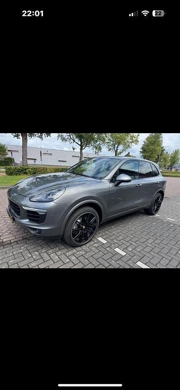 Grau Gebraucht 2016 Porsche Cayenne S SUV | 34.950 € (Fairer Preis) - Bild 1/4