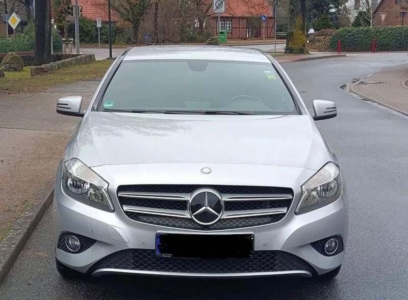 Gebraucht Mercedes A180 109 PS (80 kW) 2014 Silber Limousine
